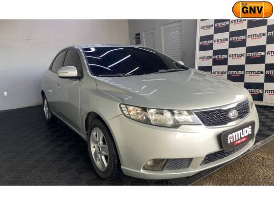 KIA CERATO 1.6 E.221 SEDAN 16V GASOLINA 4P MANUAL KIA CERATO 1.6 E.221 SEDAN 16V GASOLINA 4P MANUAL